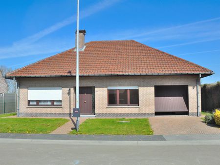 Rustig gelegen instapklare villa-bungalow met garage en tuin - Photo 3