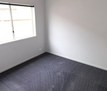 SPACIOUS THREE BEDROOM HOME CLOSE TO ALL AMENITIES - Photo 6