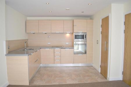 Barton Place, 3 Hornbeam Way, Manchester - Photo 5