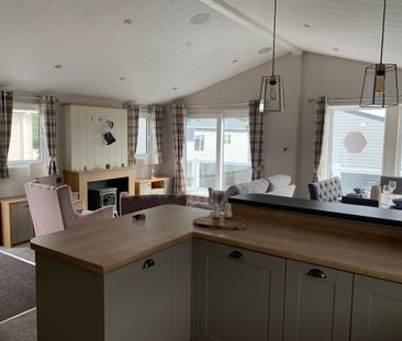 3 bedroom chalet to rent - Photo 2