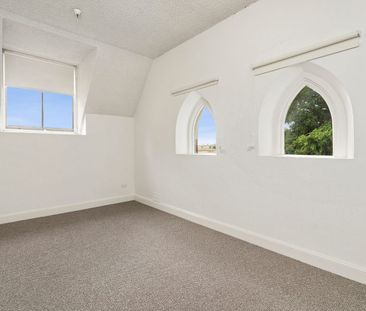 Renovated unit with plenty of character - Photo 5