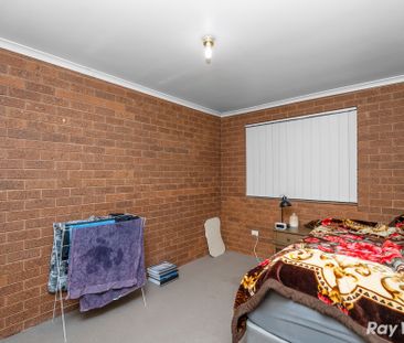 Charming & Convenient 2 Bedroom Unit - Photo 2