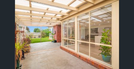 Expansive Family Abode - Photo 3