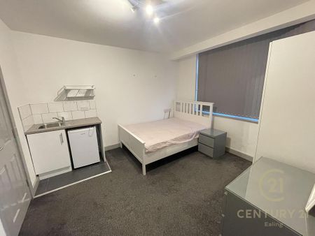 1 bedroom in a house share to rent - Photo 3