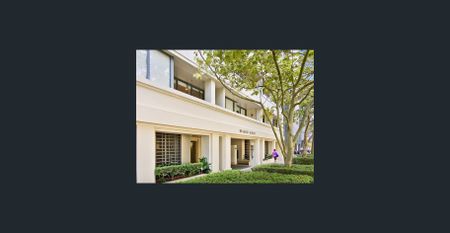 Modern Two-Bedroom Apartment in the Heart of North Sydney - Photo 4