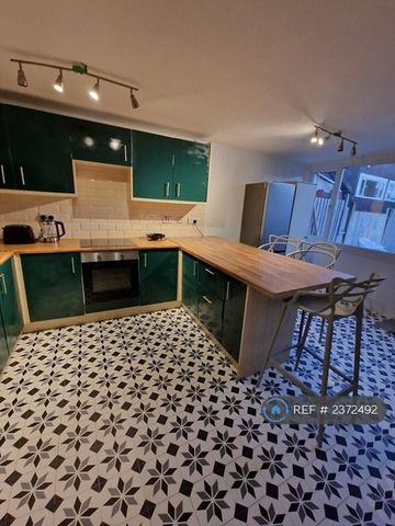 1 bedroom in a house share to rent - Photo 4