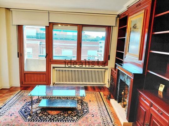 Alquiler de piso en Calle Andres Larrazabal - Photo 1