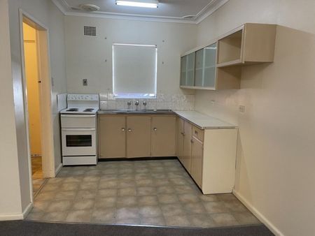 Tidy 2 Bedroom Unit in West - Photo 3
