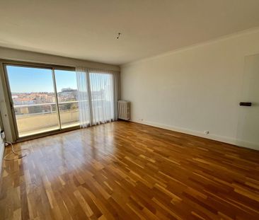 Location Appartement 3 pièces 76m² NIORT 79000 - Photo 2