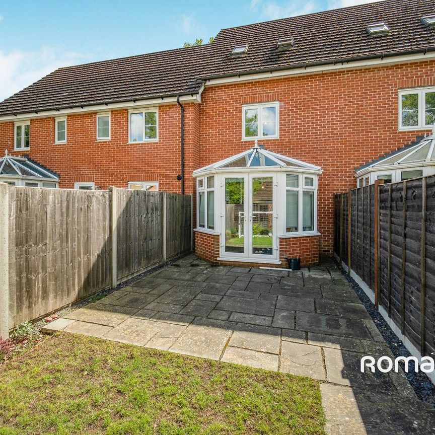 Waterloo Road, Crowthorne, Berkshire, RG45 - Photo 1