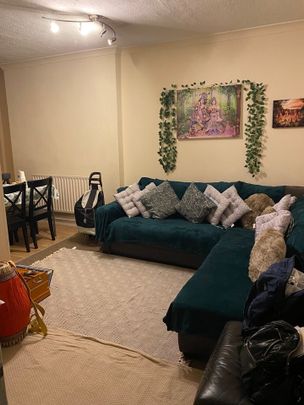 2 Bed Flat, Rushey Green, SE6 - Photo 1