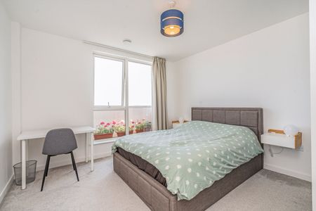 Avenue Road, London, W3, London - Photo 2