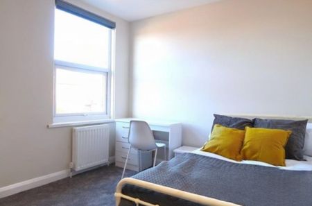 3 bed Mid Terraced House for Rent - Photo 5