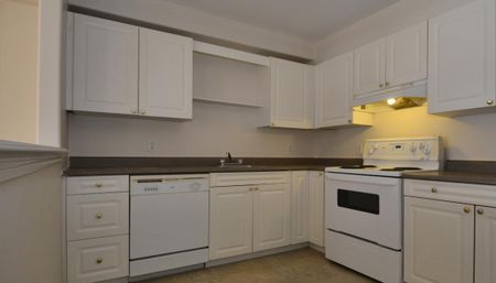 155 Stoneybrook Court - Photo 5