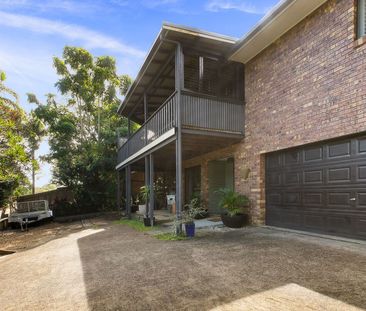 Spacious Home with Golf Course Views in Tranquil Suffolk Park - Photo 3