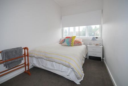 Spacious 2-Bedroom Apartment with Modern Upgrades & Stunning Treetop Views - Photo 4
