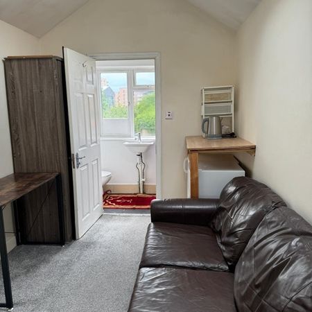 Room in a Shared House, Carmelite Road, HA3 - Photo 4