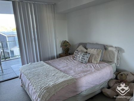 LUXURY 3 BED APARTMENT 50M TO WESTFIELD - Photo 5