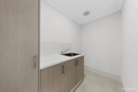 “Modern Comfort, Perfect Location” - Photo 4