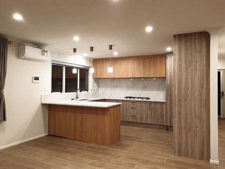 New Spacious 5 Bedroom Highland Park Haven! - Photo 2