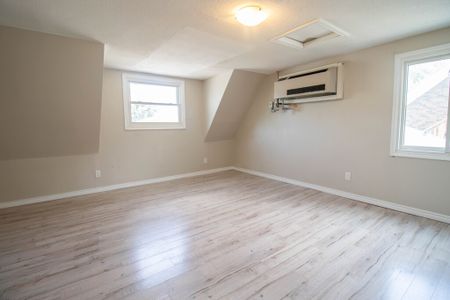 1-Bedroom Unit with Spacious Kitchen in St. Catharines! - Photo 4