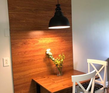 3 1/2 semi meublé libre 1 janvier WIFI et stationnement - Photo 2