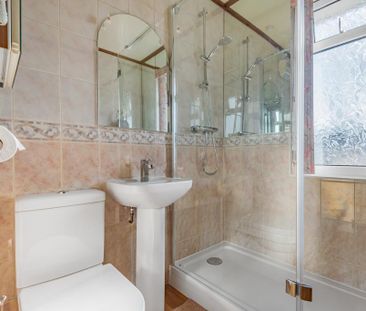 3 bedroom semi-detached house to rent - Photo 6