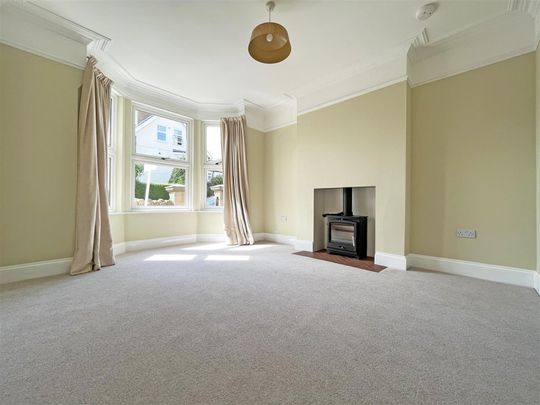 4 bedroom Semi-detached house to rent - Photo 1