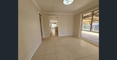 GREAT FAMILY HOME!! - Photo 2