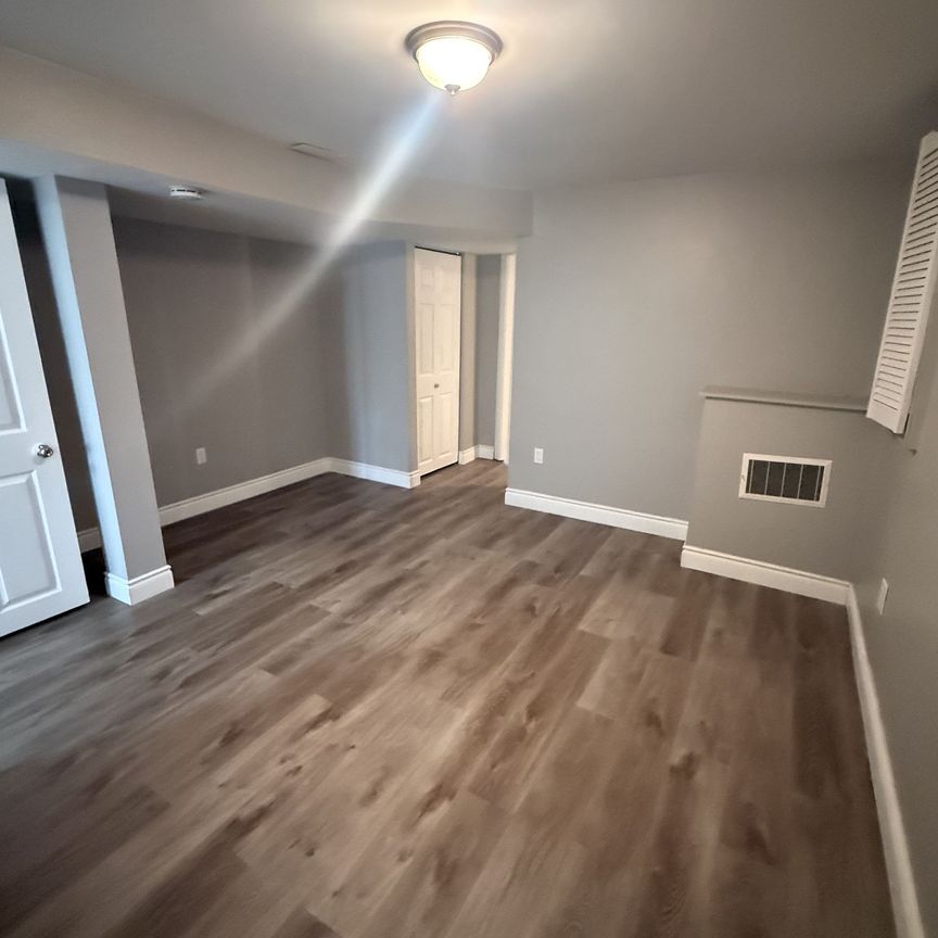 For Lease - 3784 Forest Bluff Crescent Unit# Bsmt, Mississauga, Ontario - Photo 1