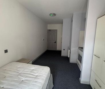 Studio to rent - Photo 1