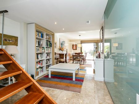 Excellent 5 Bedroom house / villa for rent in Montmar, Barcelona - Photo 4