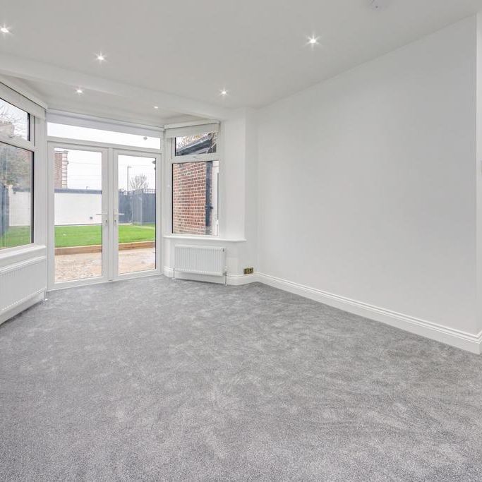 4 bedroom semi-detached house to rent - Photo 1