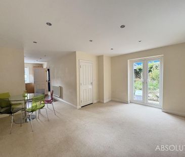 3 bedroom end of terrace house to rent - Photo 2