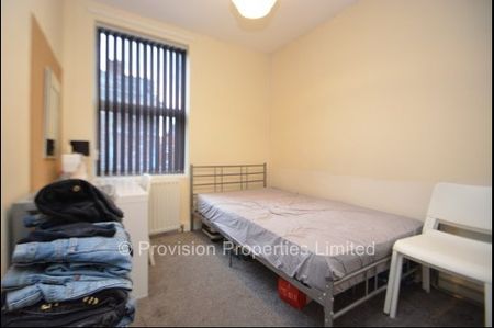 5 Bedroom Properties in Headingley - Photo 3