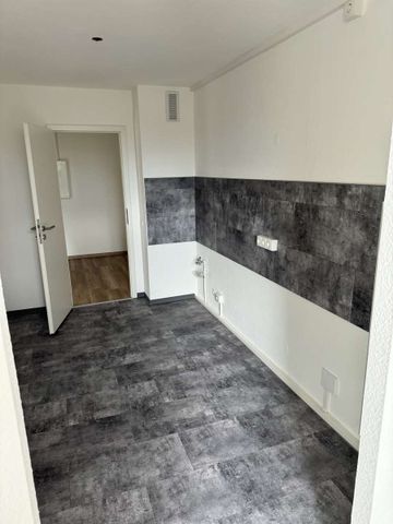 Neu renovierte 3-Zimmer-Wohnung in direkter Nähe des Gewerbegebietes West in Kaiserslautern - Photo 5