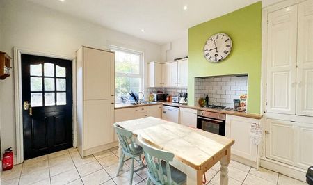 Spacious 4-bedroom house - Photo 3