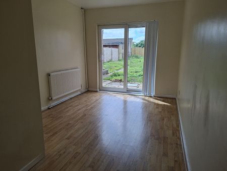 3 Bed Semi-Detached House, Owenford Road, CV6 - Photo 2