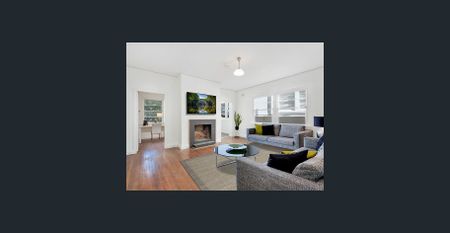 Light & Sunny, Art Deco 2 Bedroom Security Apartment - Photo 2