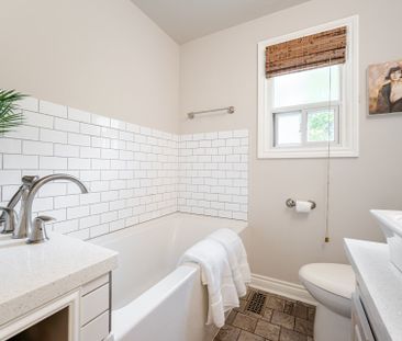 For Lease - 15 Kemano Road Unit# MAIN FLOOR, Aurora, Ontario - Photo 5