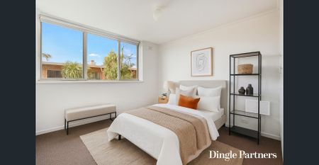 Spacious Two Bedroom Apartment - Photo 3