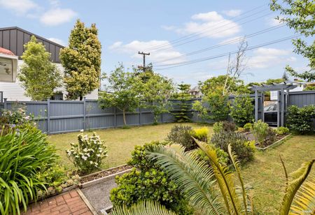 This beautifully presented 4-bedroom house at Mt Wellington - Photo 2