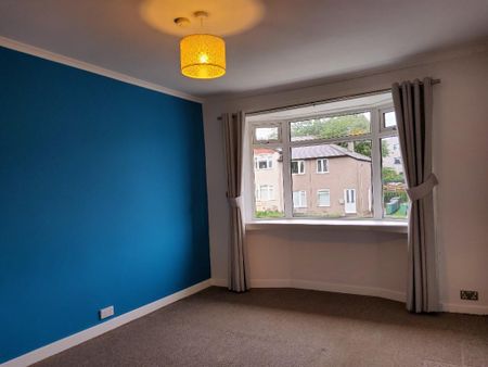 3 bedroom flat to rent - Photo 2