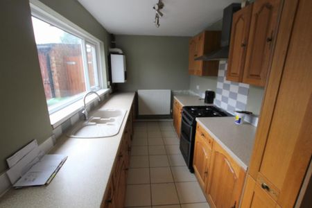 3 bedroom terraced house to rent - Photo 2