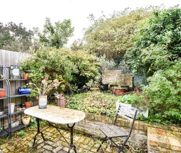 2 bedroom end of terrace house to rent - Photo 2