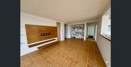 SPACIOUS NORTH FACING APARTMENT - Photo 4