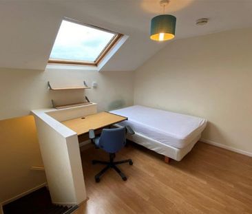 4 bedroom semi-detached house to rent - Photo 6