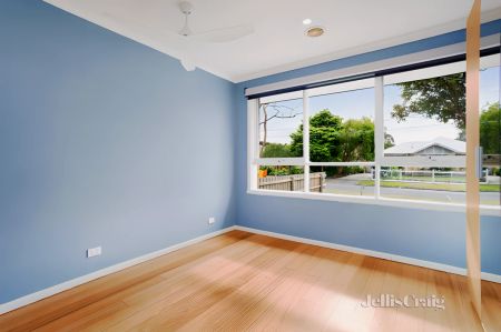 3 Bed, 1 Bath - Photo 3