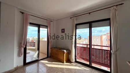 Alquiler de piso en Calle del Mar - Photo 3