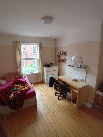 6 Bed - 21 Manor Terrace, Headingley, Leeds - LS6 1BU - Student - Photo 2